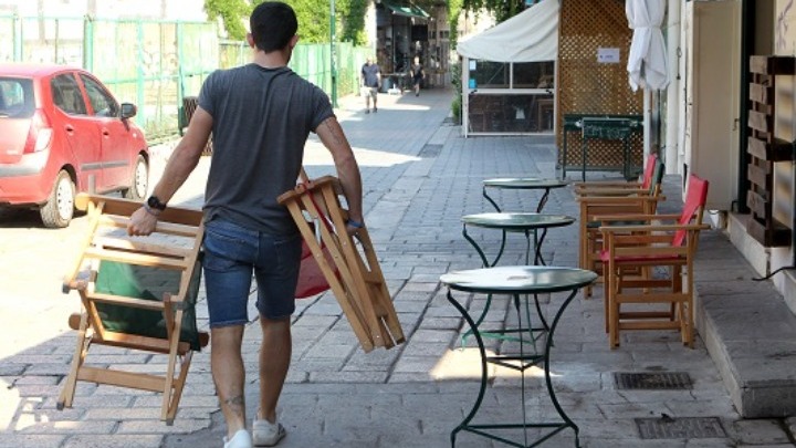 Παράταση για τα τραπεζοκαθίσματα σε κοινόχρηστους χώρους